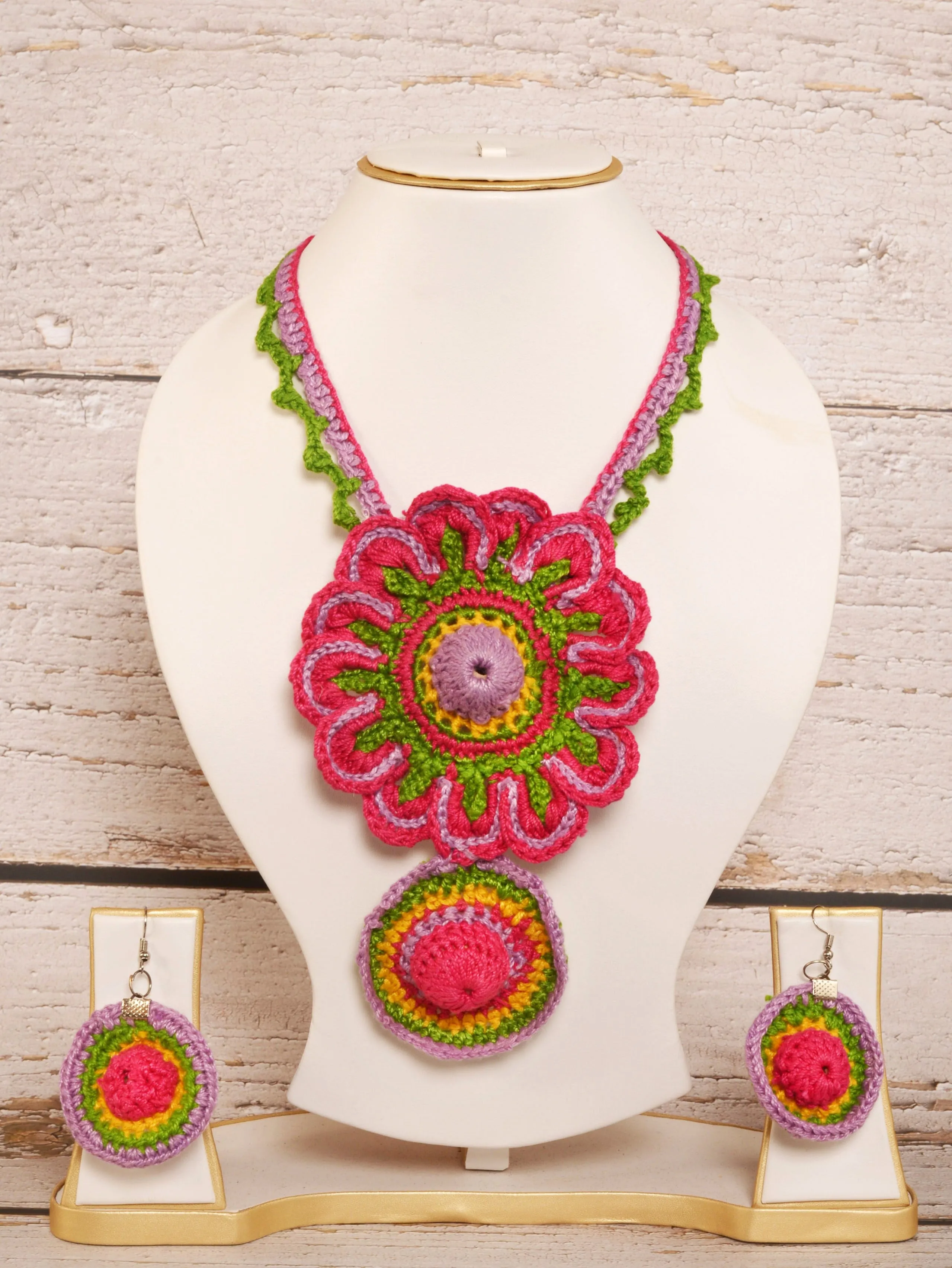 Aanandi Crochet Necklace & Earrings  set