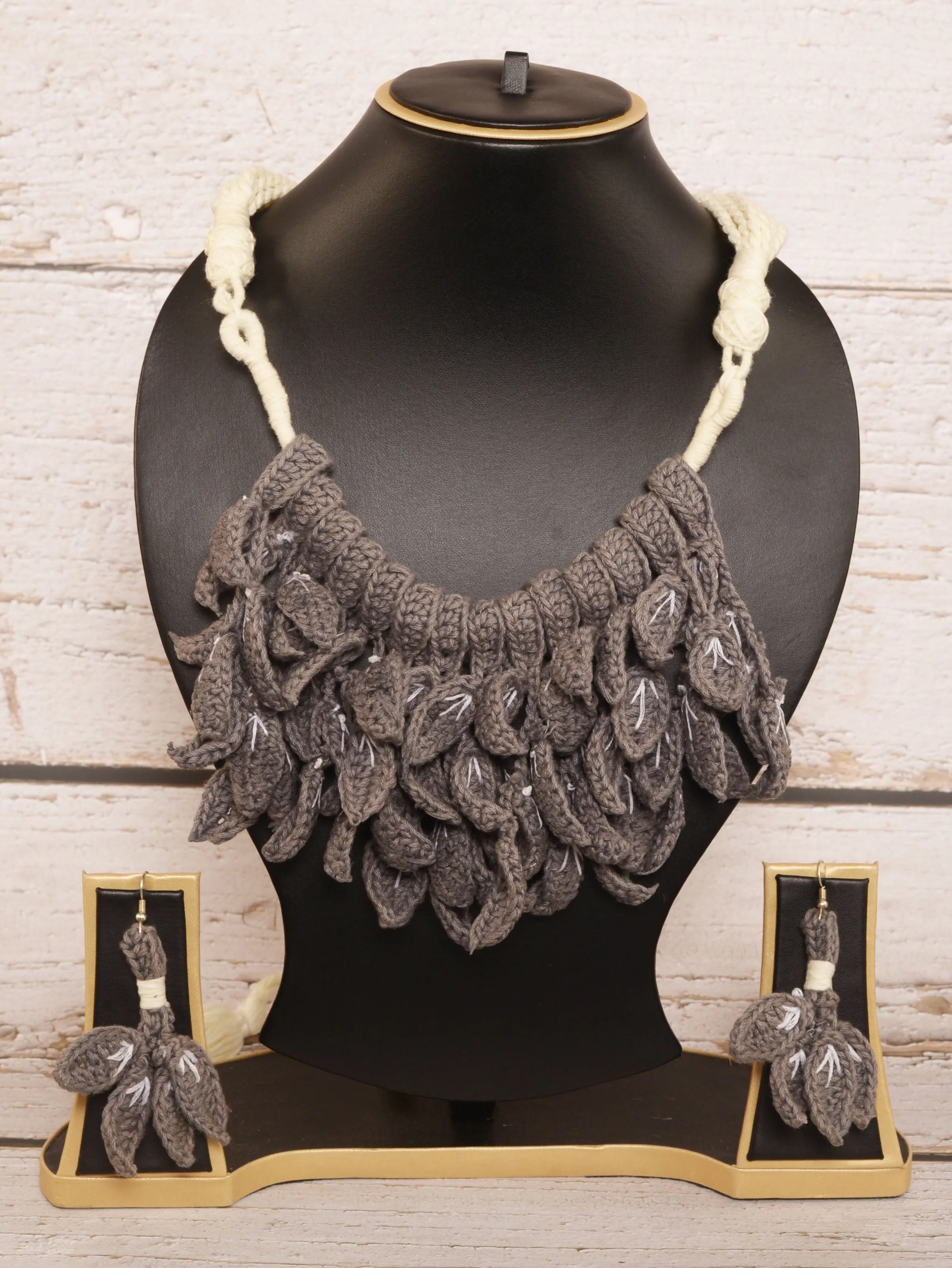 Udyati Crochet Necklace & Earrings  set